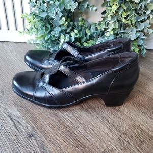 Clarks  Leather Slip On Heel Loafer Black Women’s Size 6.5